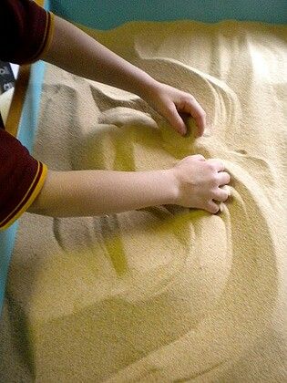 hands_in_sand